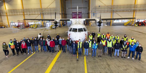 The MAGIC2021 team in front of SAFIRE ATR42 at Kiruna airport (c) T. Vergoz/MAGIC2021/CNRS Photothèque, 2021